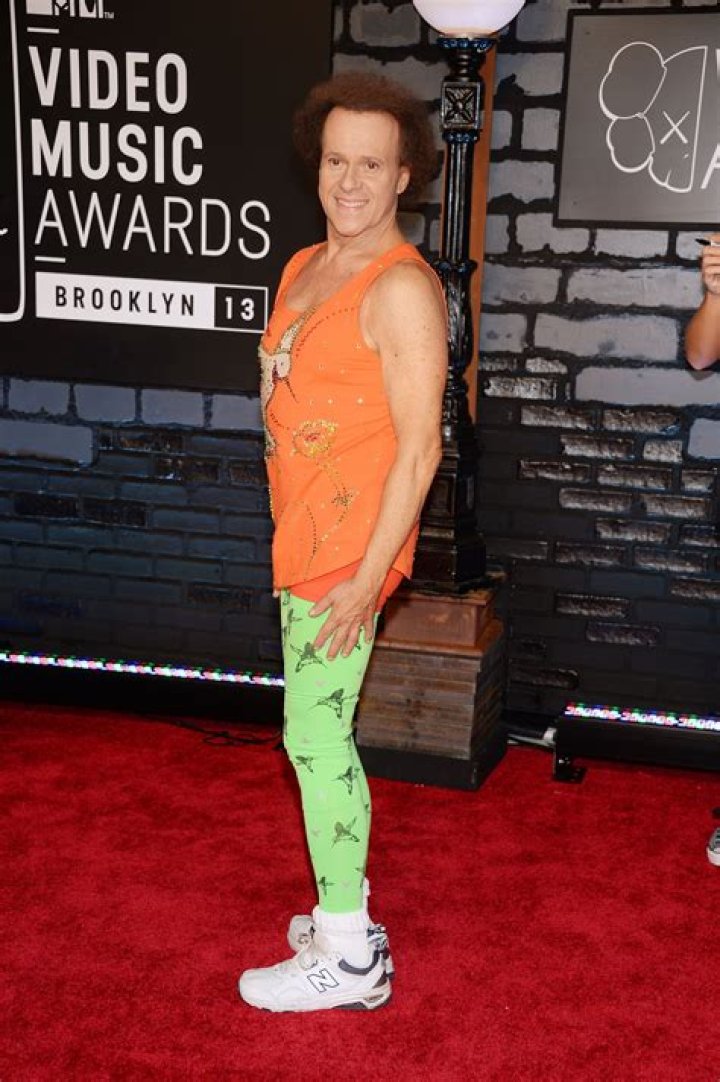 Richard Simmons Makes A Comeback Posting Workout Videos: Watch – Hollywood Life