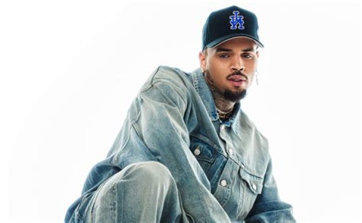 Rihanna Loves That Chris Brown’s Still Obsessed With Her — It ‘Makes Her Feel Sexy & Desired’