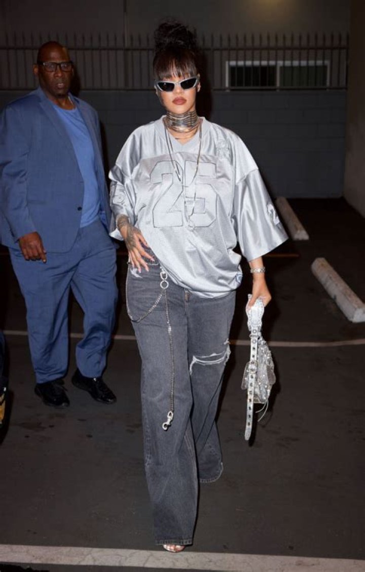 Rihanna Wears ‘D’ Necklace, Possible Baby Name Hint: Photos – Hollywood Life