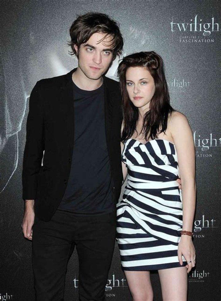 Robert Pattinson Is Living With Kristen Stewart After Reunion