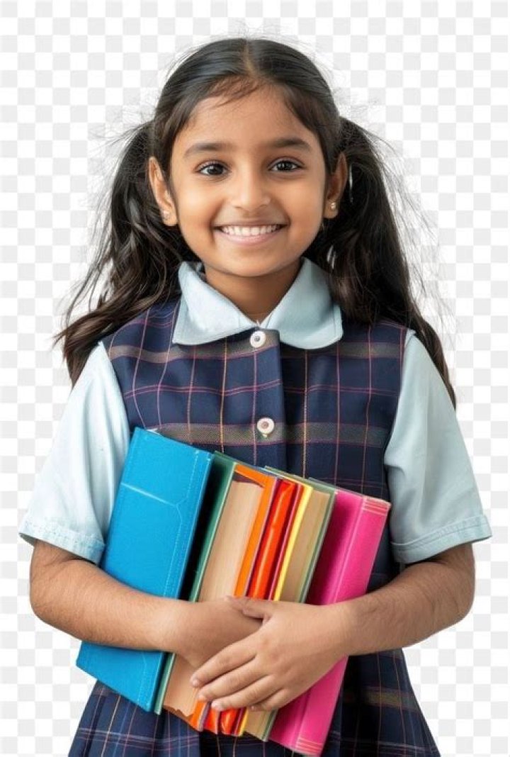 Royalty Brown, 7, Looks Too Cute In Her School Uniform For 1st Day Of 2nd Grade – Photo