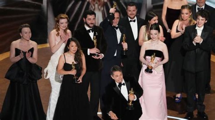 Scarlett Johansson Brings Mystery Date To Oscars: Who Is The Hunk On Her Arm?