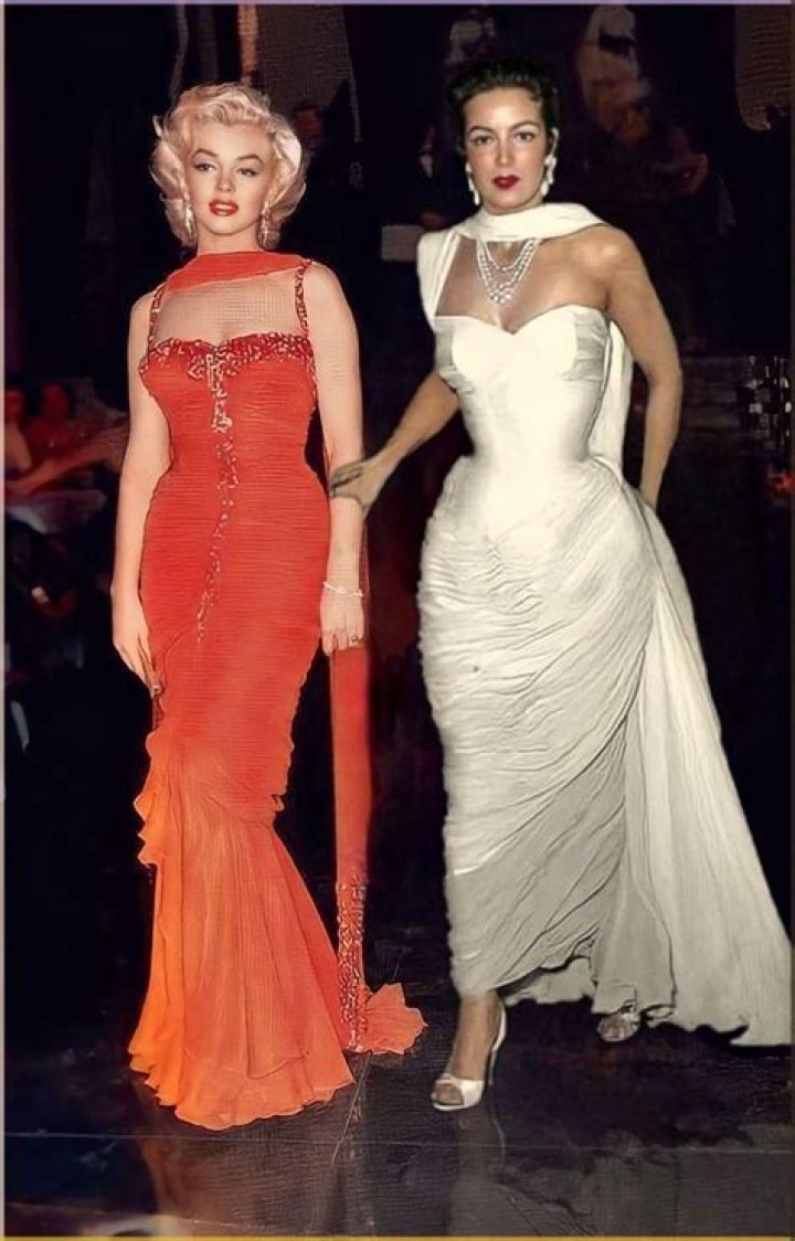 See a Video of Her Gorgeous Gown – Hollywood Life