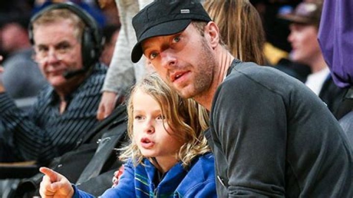 See Photos Of Apple & Moses Shopping With Dad – Hollywood Life