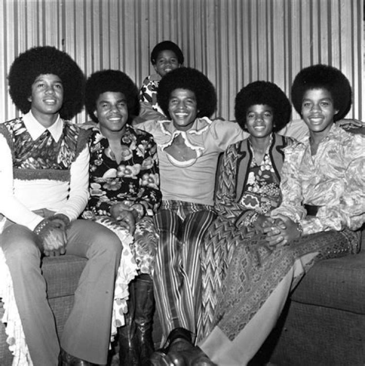 See Photos of His Siblings – Hollywood Life