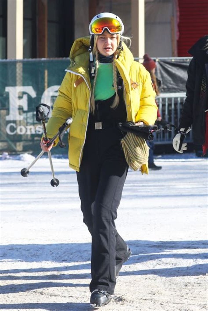 See Photos Of Stars Hitting The Slopes – Hollywood Life