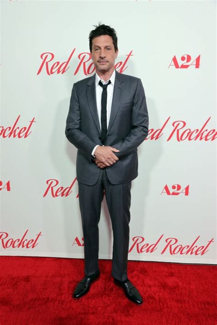 See Simon Rex & More – Hollywood Life