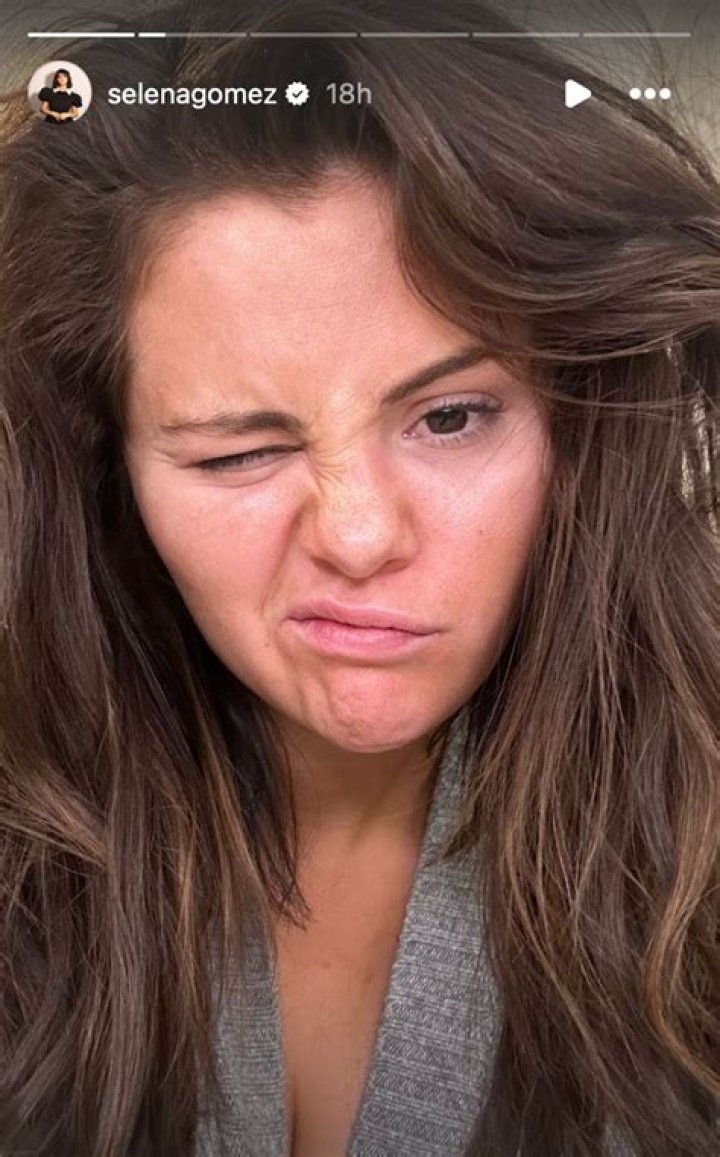 Selena Gomez Goes Makeup-Free & Shows Off Natural Hair While Signing Copies Of New Album ‘Rare’ 