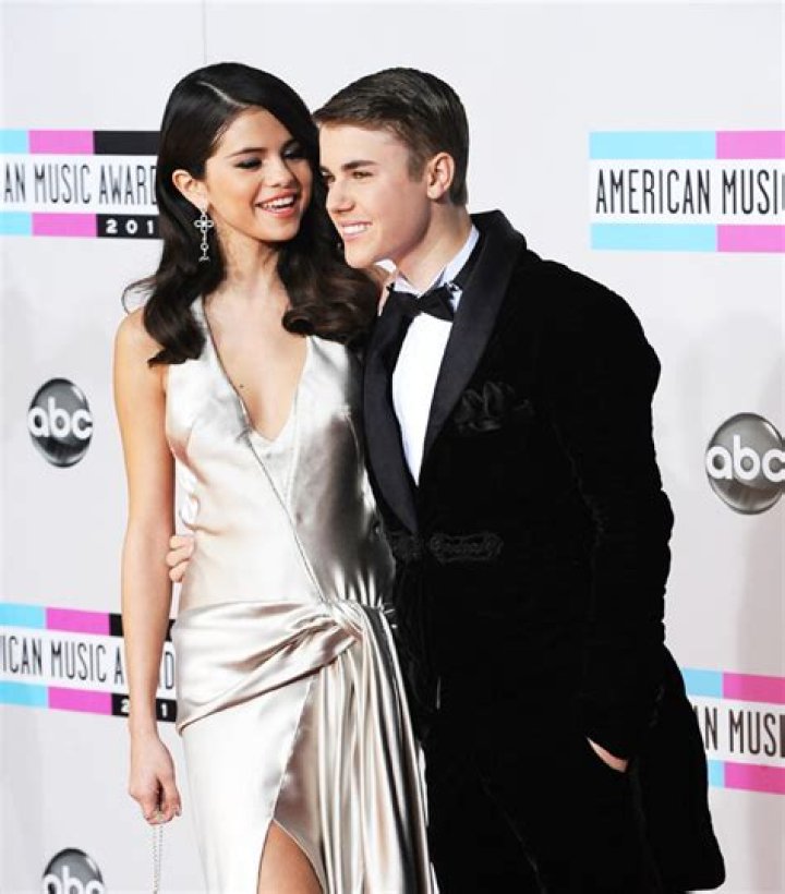 Selena Gomez Sings ‘Lose You To Love Me’ In Making The Song Video – Hollywood Life