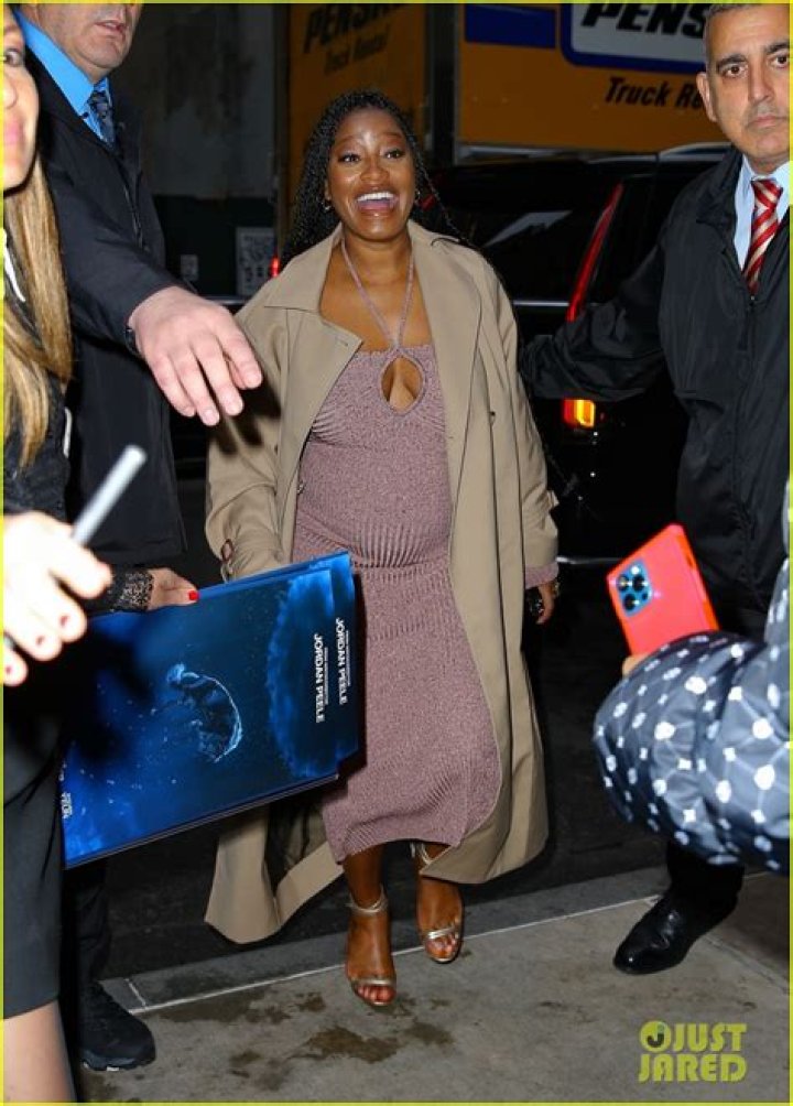 Serena Williams’ Husband Cradles Her Baby Bump For ‘Date Night’ Ahead Of 2nd Child: Cute Photo