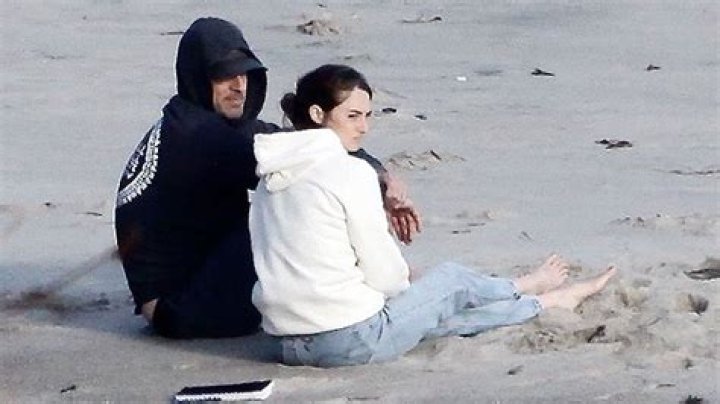 Shailene Woodley & Aaron Rodgers Cuddle On Beach In Malibu – Hollywood Life