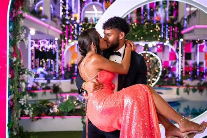 She Confirms Breakup News On IG – Hollywood Life