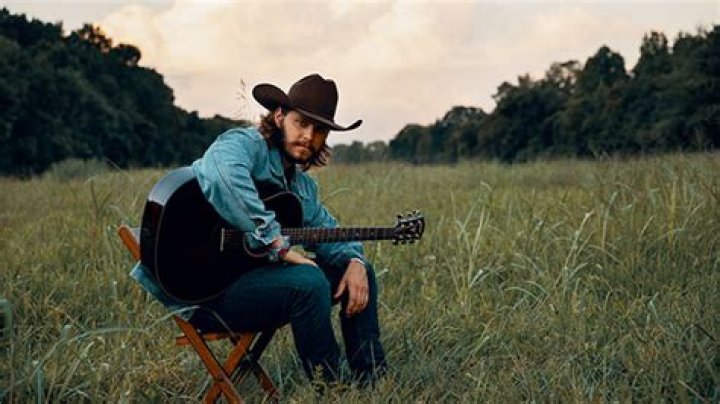Singer Talks New Music & Outlaw Mentality – Hollywood Life