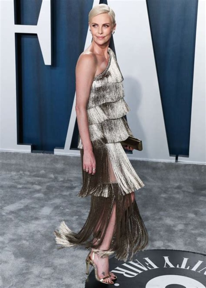 Stars Wearing Fringed Dresses: Photos – Hollywood Life