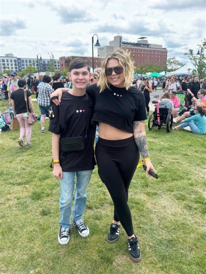 ‘Teen Mom 2’s Kailyn Lowry Risks ‘Sitting In Jail’ By Taking Son To Hawaii