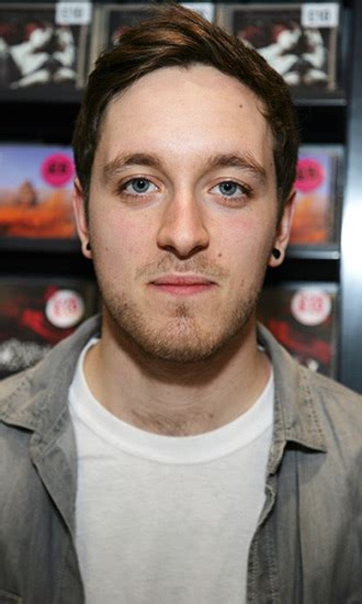 Tom Searle Celeb Profile – Hollywood Life