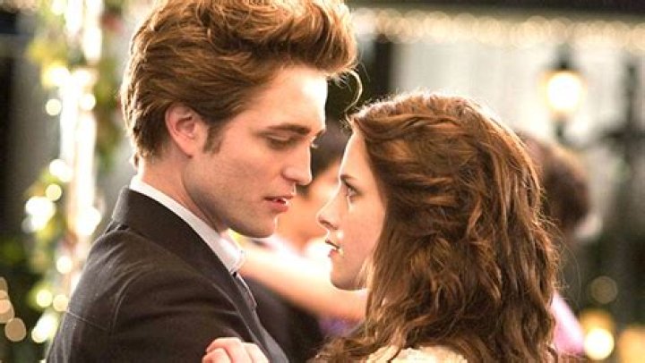 ‘Twilight’ Fans Are Twerking To ‘Bella’s Lullaby’ On TikTok: Watch – Hollywood Life