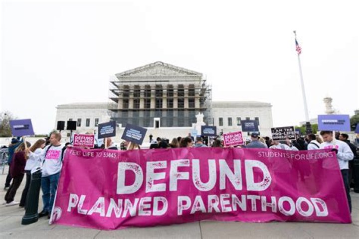 ‘Unpregnant’ Director: How A ‘Revelation’ During A Planned Parenthood Tour Inspired A Key Scene