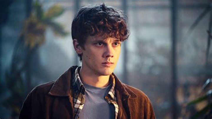 ‘Wednesday’ Star On Tyler Being The Hyde, Season 2 Hopes (Exclusive) – Hollywood Life
