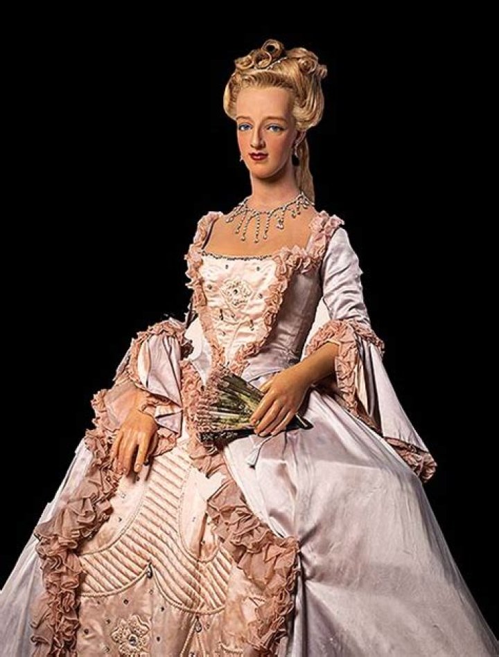 Who Is Emilia Schüle? Get To Know The Actress Playing Marie Antoinette – Hollywood Life