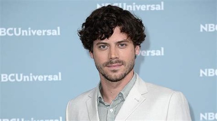 Who Is François Arnaud? 5 Things About The Actor – Hollywood Life