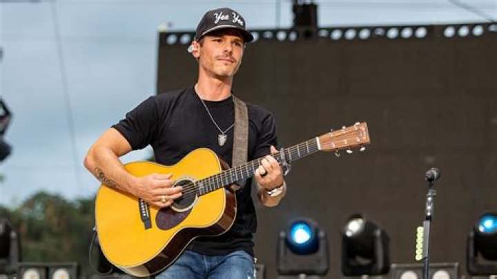 Who Is Granger Smith? 5 Things About Country Singer – Hollywood Life