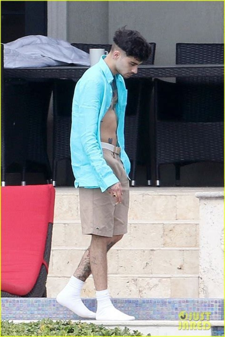 Zayn Malik Goes Shirtless In Video For ‘Better’ After Baby’s Birth – Hollywood Life